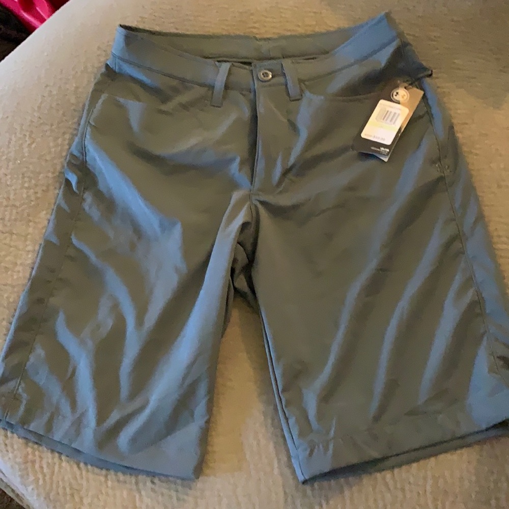 Men’s Under Armour Heat gear shorts 30